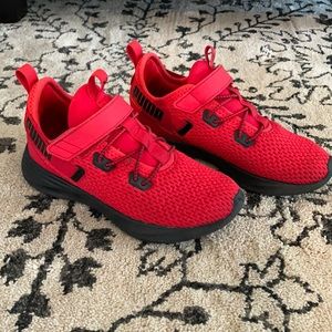 PUMA BOYS THROTTLE SNEAKER - RED Youth Size 2.5